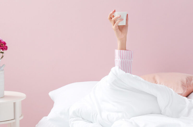 Bere il caffè appena svegli fa male o no?