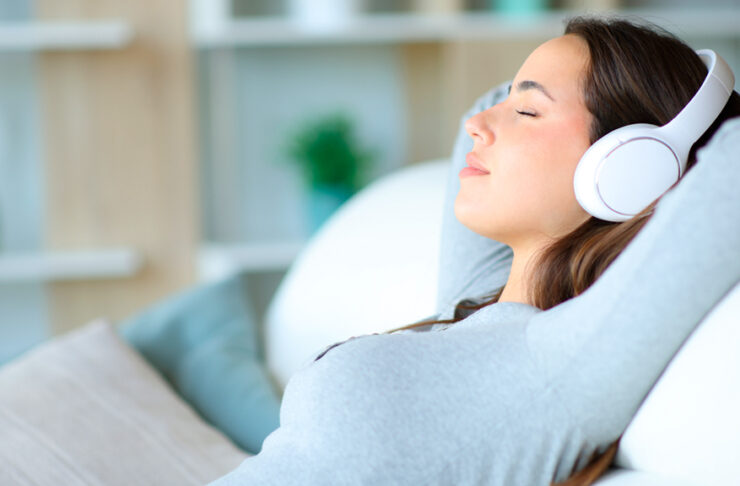 Dormire con la musica fa bene o fa male?