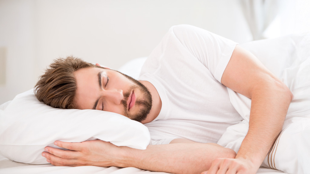 dormire-sul-fianco Dormire sul fianco fa male?