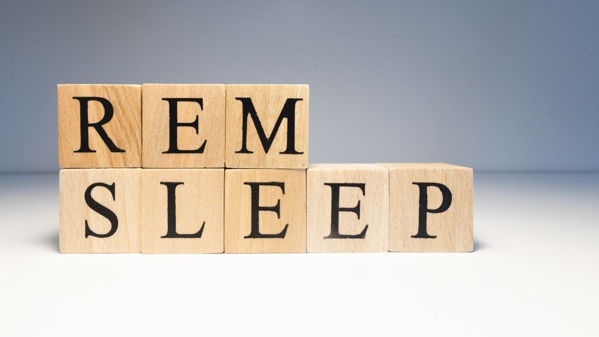 fase-rem testo fase rem sleep su cubi di legno