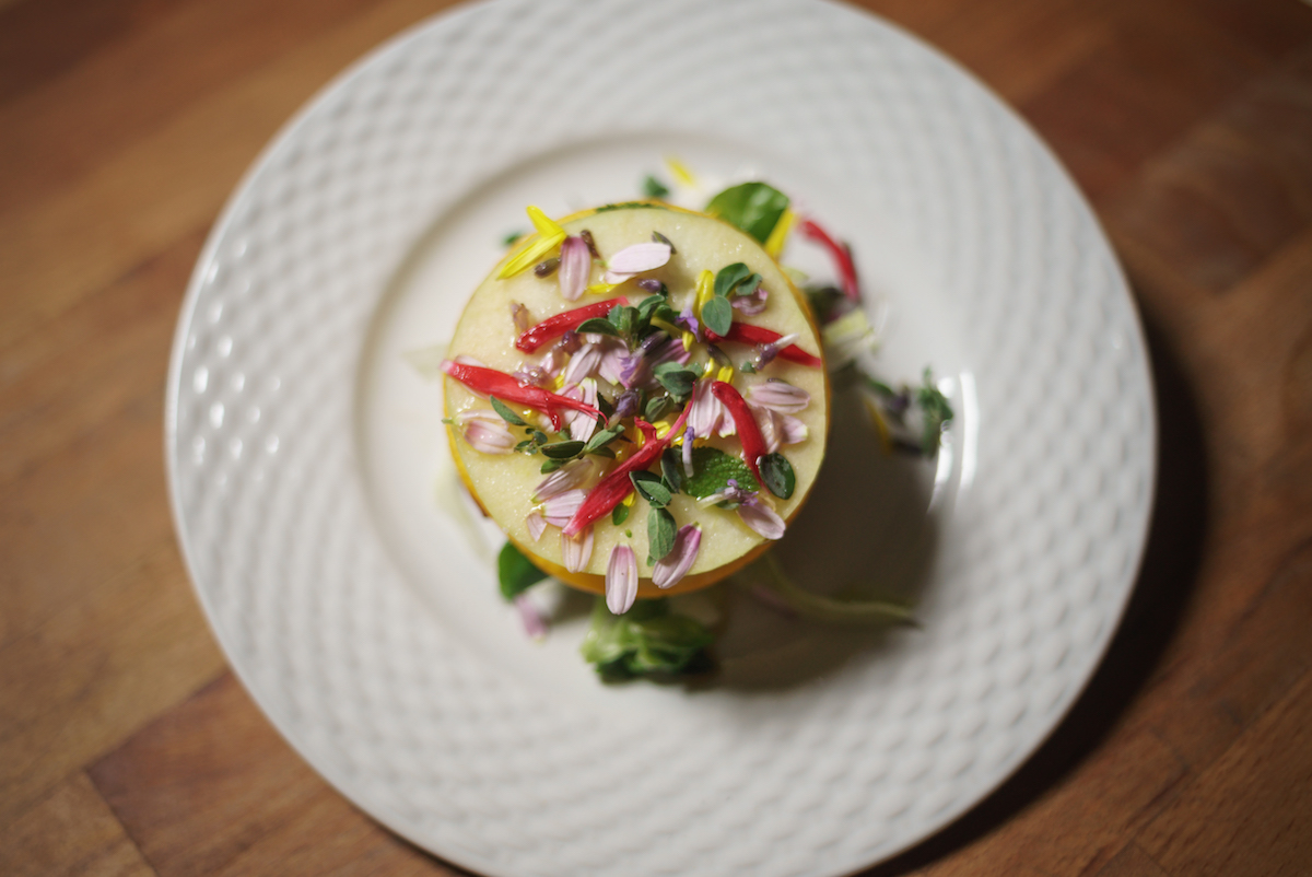 torretta di mele, barbabietole e arance per una ricetta di San Valentino gustosa e sana